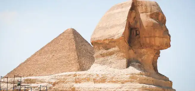 pharaon et pyramide d’Egypte